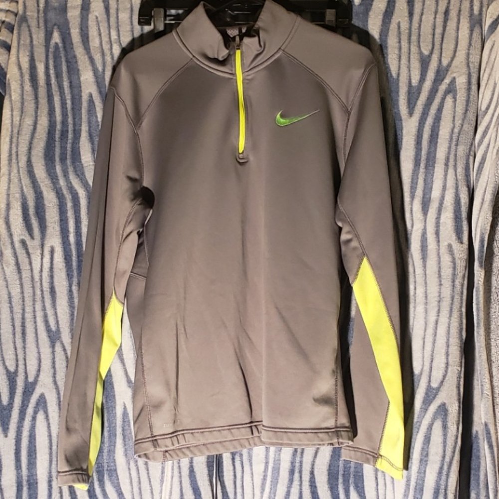 Nike Gray and Yellow Therma-fit Sweet shirt Size Medium